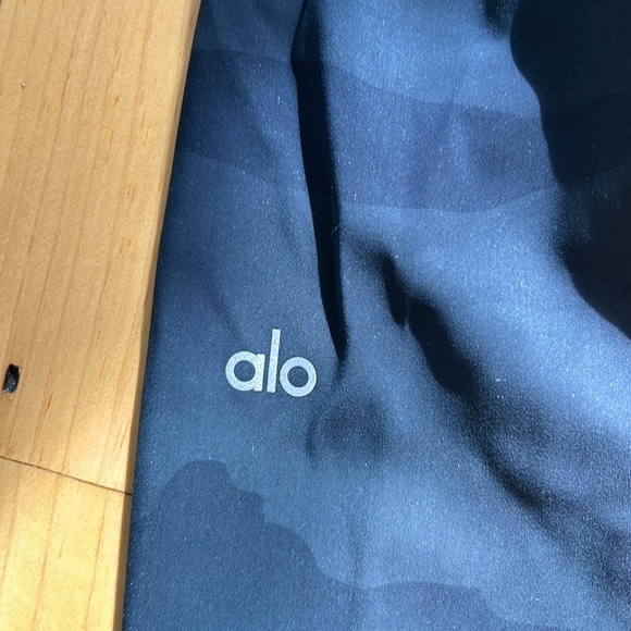 Alo High-Waist Camo Vapor Legging - Picture 2 of 3